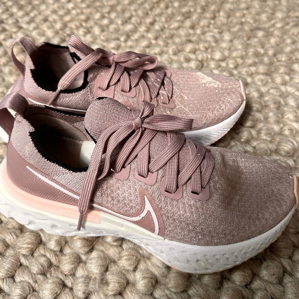 Wmns React Infinity Run Flyknit 'Plum Fog' size 6